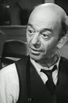 Alec Craig interpreta Scottish Farmer Without Mustache (uncredited)