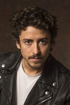 Jesuíta Barbosa interpreta Turk