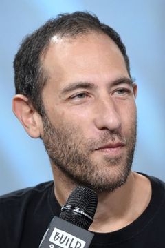 Ari Shaffir interpreta Oren
