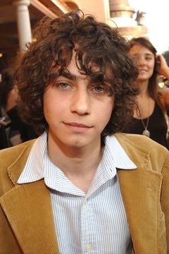 Adam Lamberg interpreta Eighth Grader On Bike