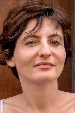 Valérie Lang interpreta Logeuse Enjolras