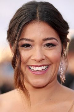 Gina Rodriguez interpreta Anya Thorensen