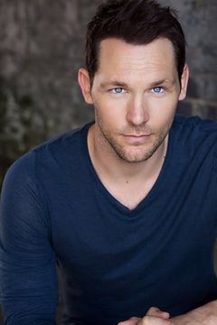 Tyrone Keogh interpreta Keith Zera
