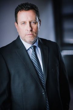 Marc Gaudet interpreta Mr. Carrigan