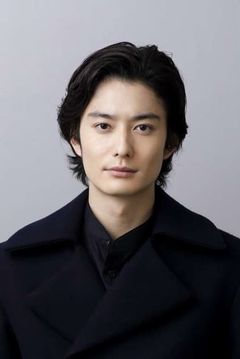 Masaki Okada interpreta Kōshi Takatsuki