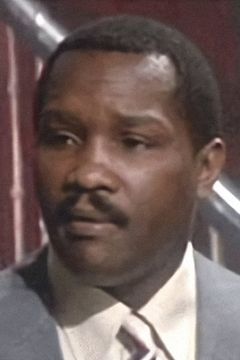 Irvin Allen interpreta Garçon