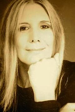 Sharon Chatten interpreta Israeli Woman
