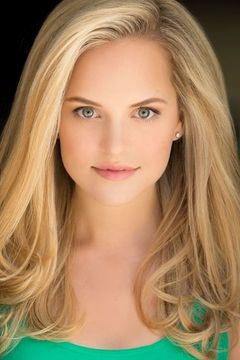 Stephanie Styles interpreta Alison