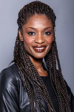 Sylvana Simons interpreta Newscaster