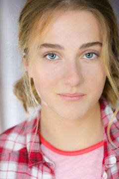 Audrey Casson interpreta 12-Year-Old Julie