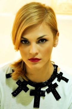 Madalina Anea interpreta Irina