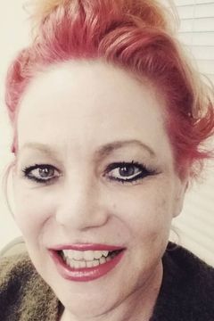 Christina Veronica interpreta Strip Joint Girl