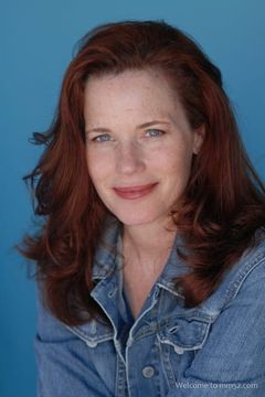 Colleen Flynn interpreta Coast Guard Captain