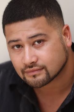 John Tui interpreta Chief Petty Officer Walter