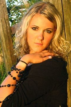 Stephani Burkhard interpreta Nazan