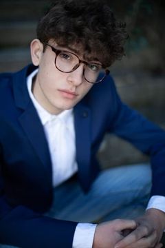Gabriele Pizzurro interpreta Nino