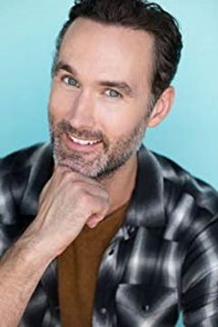 Corey MacIntosh interpreta Rosco (voice)