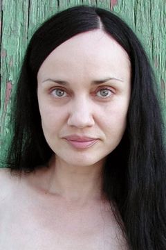 Natasha Shneider interpreta Irina Yakunina