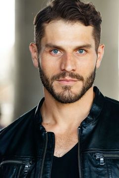 Lou Ferrigno Jr. interpreta Weston Wade