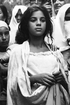Fatiha Djoudi interpreta La Mariée de la Casbah