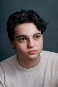 Max Burkholder interpreta Max Braverman