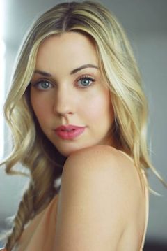 Samantha Cope interpreta Molly