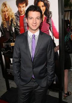 Gaelan Connell interpreta Will Burton