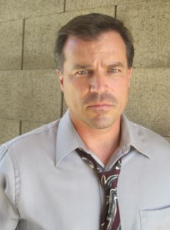 Larry Krask interpreta EMT