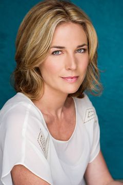 Laurie Foell interpreta Helen