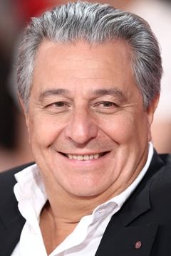Christian Clavier interpreta Claude Verneuil