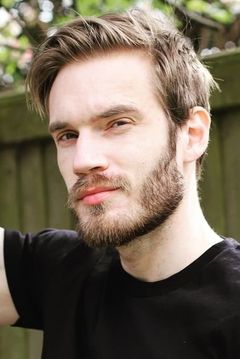 PewDiePie interpreta PewDiePie (uncredited)