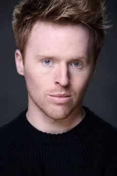 Iain Batchelor interpreta Abstergo Guard 1 (uncredited)