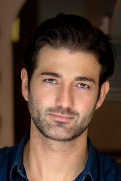 Oliver Tompsett interpreta Chauncey
