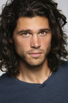 Trent Garrett interpreta Hybrid Michael (uncredited)