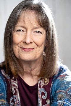 Joan Reilly interpreta Lydia