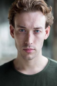 Luke Cavendish interpreta Joshua