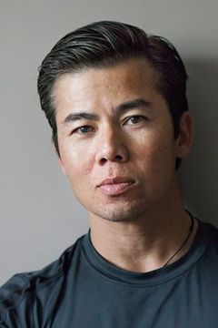 Tung Thanh Tran interpreta Tuan