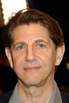 Peter Coyote interpreta Hank Taylor
