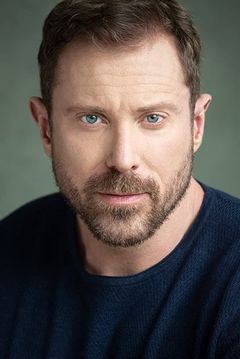 David MacInnis interpreta Toby