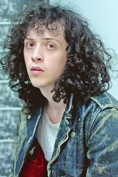 Max Turnbull interpreta Larry the Lung