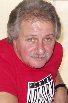 Pete Best interpreta Self