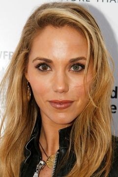 Elizabeth Berkley interpreta Phoebe LaVelle