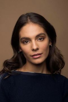 Caitlin Stasey interpreta Keziah