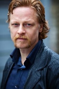Patrick Garrow interpreta Brennan
