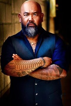 Edwin H. Bravo interpreta Brooklyn Visions Security Guard (voice)