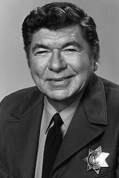 Claude Akins interpreta Hooker