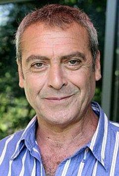 Shmil Ben Ari interpreta Directeur internat