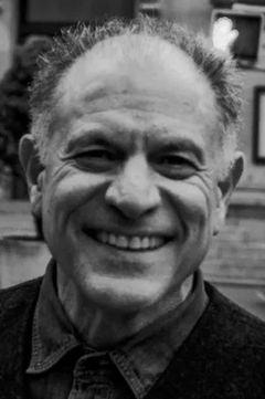 Michael Garfield interpreta Rogue