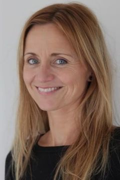 Camilla Belsvik interpreta Nurse at Neurologist