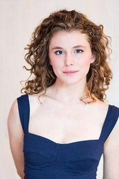 Gabriella Rhodeen interpreta Groupie Girl